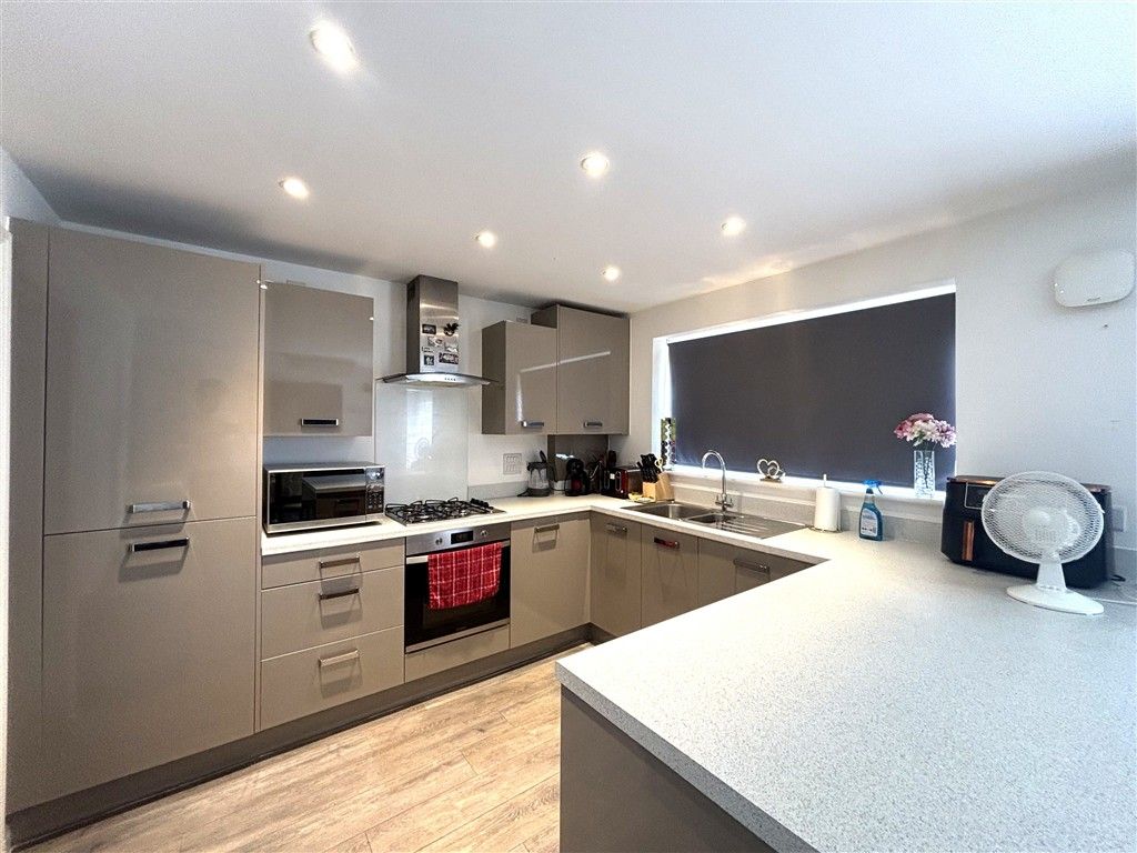 Property photo 1 of 4 Kitchen