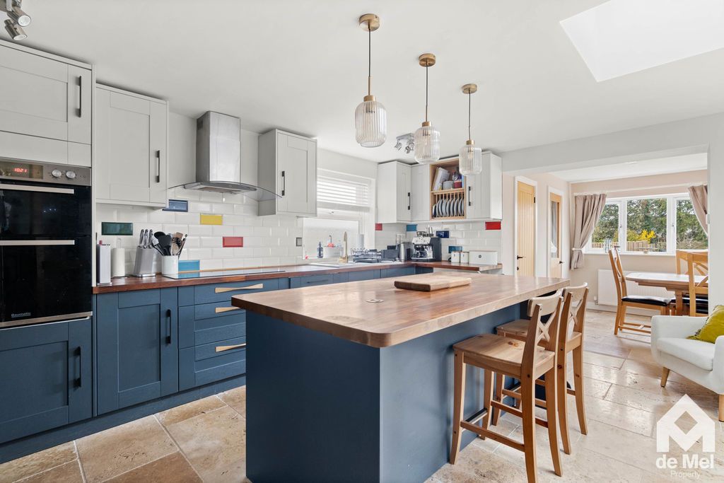 Property photo 3 of 14 Photo 5