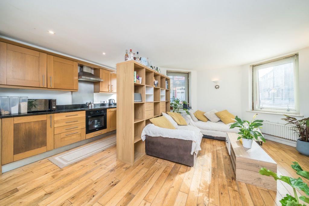 Property photo 2 of 20