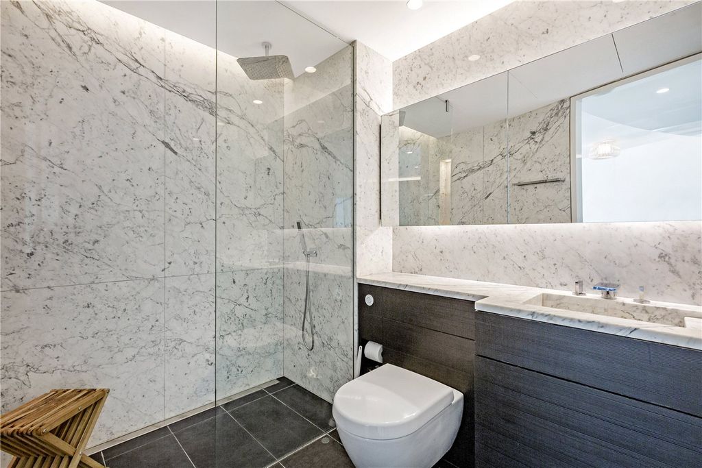 Property photo 3 of 7 Bathroom