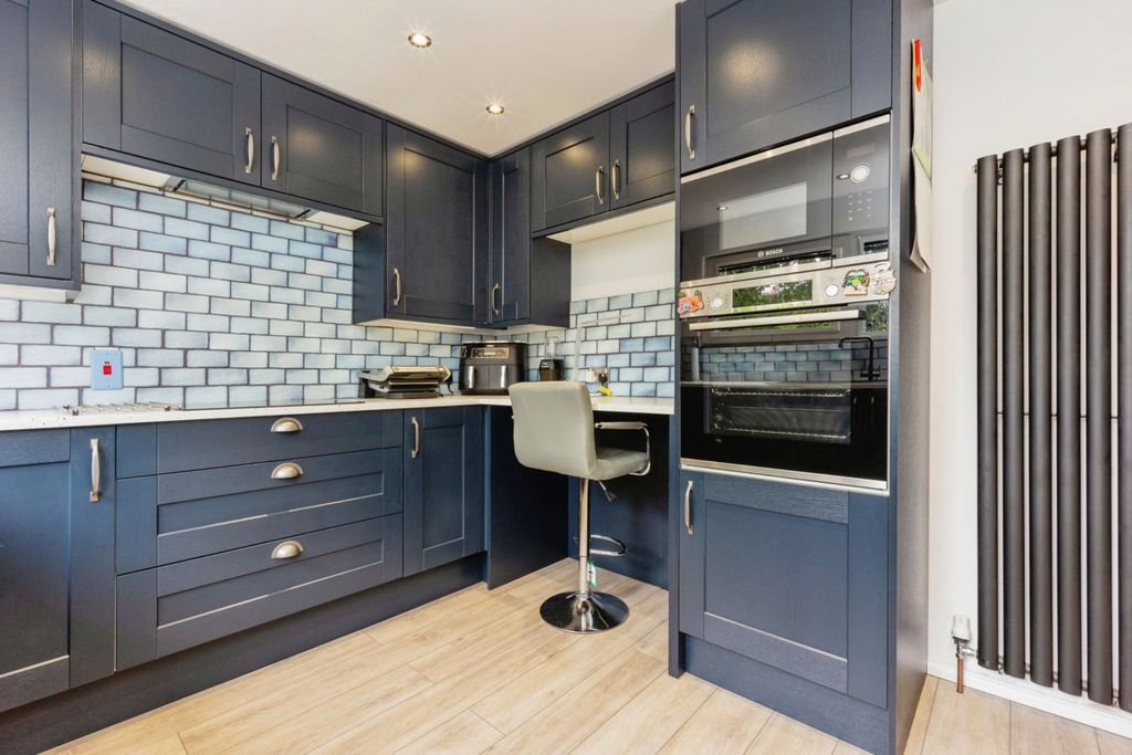 Property photo 3 of 20 Kitchen