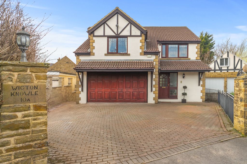 Property photo 1 of 42