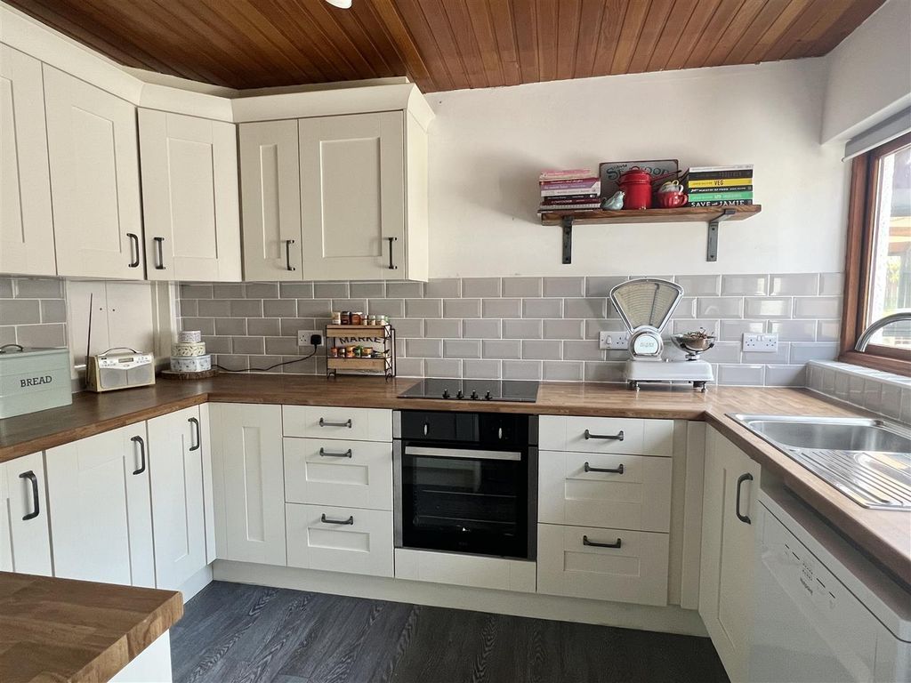 Property photo 2 of 54 Kitchen