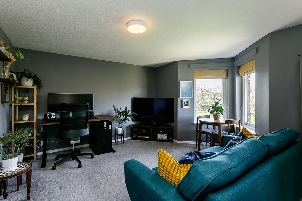 Property photo 2 of 27