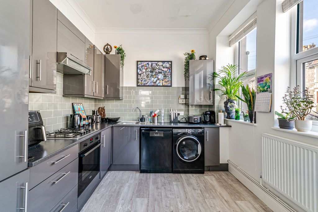 Property photo 3 of 10 Photo 8