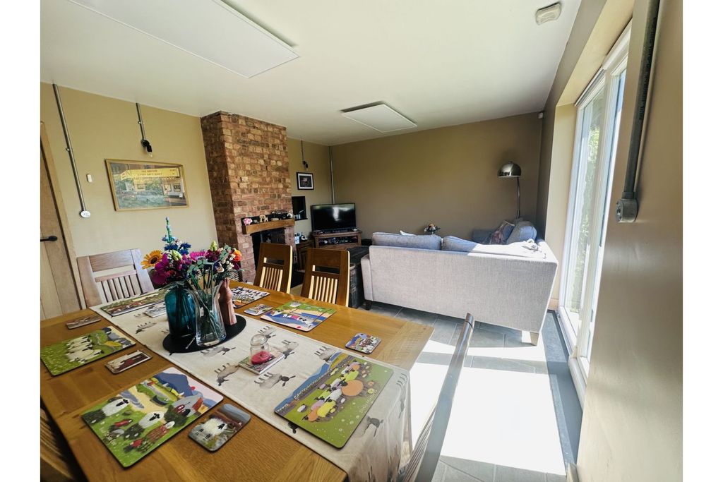 Property photo 1 of 17 Sitting Room