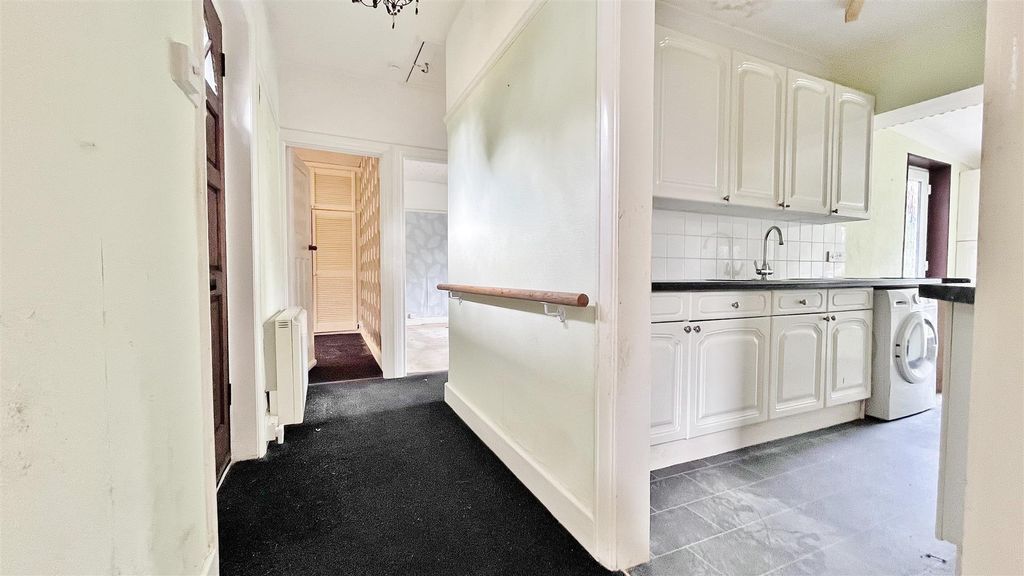 Property photo 3 of 16 Hallway