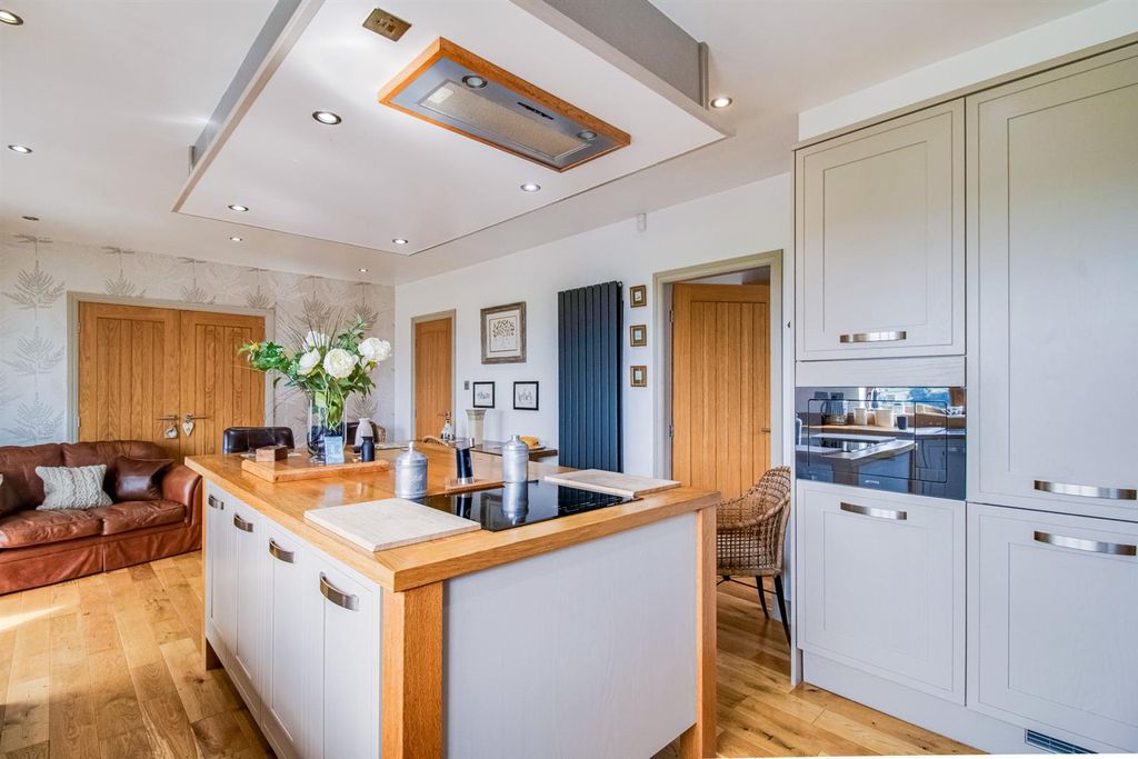 Additional image 6 of 4 bed detached house for saleDaleside, Dewsbury WF12