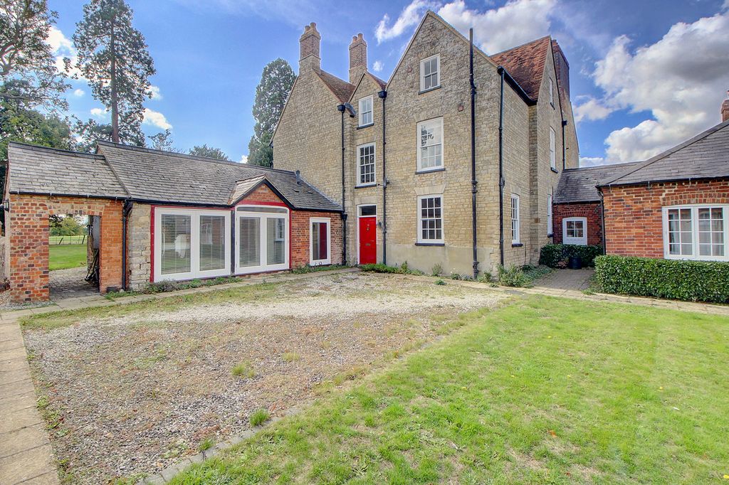 Property photo 3 of 31