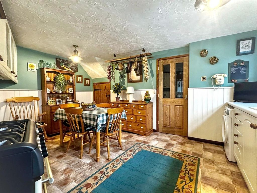 Property photo 2 of 28 Kitchen Diner