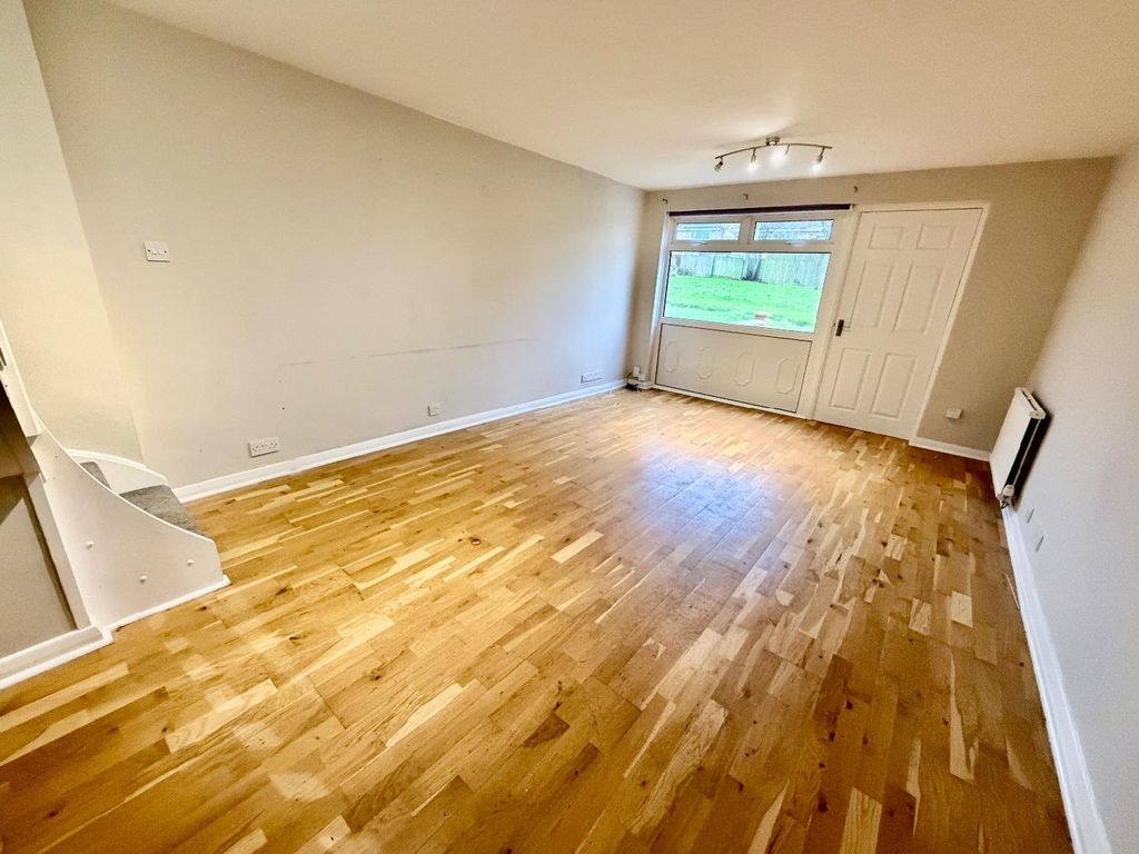 Property photo 3 of 10 Lounge