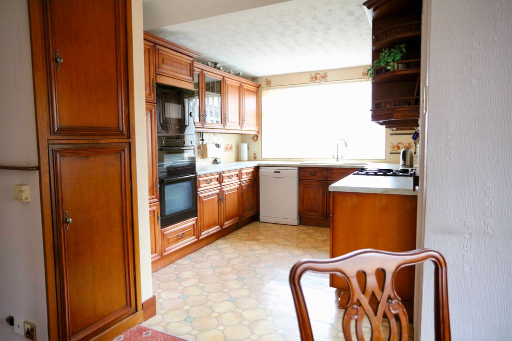 Property photo 2 of 26