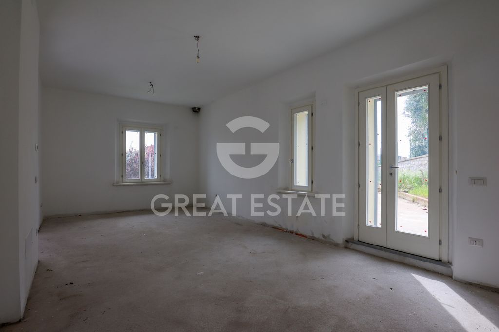 Property photo 2 of 26 Interiors