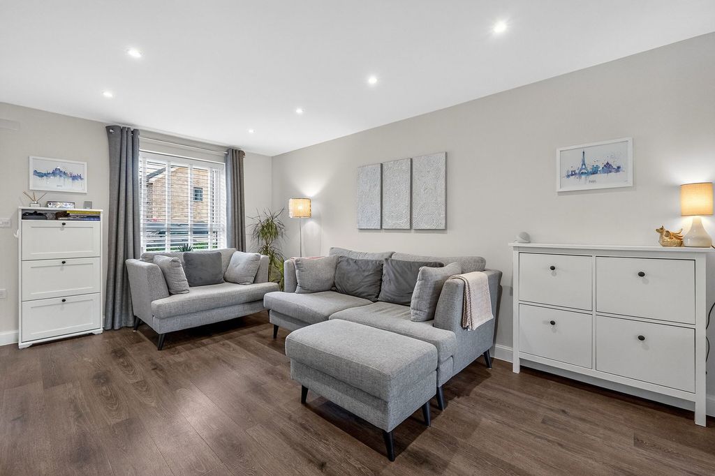 Property photo 3 of 25