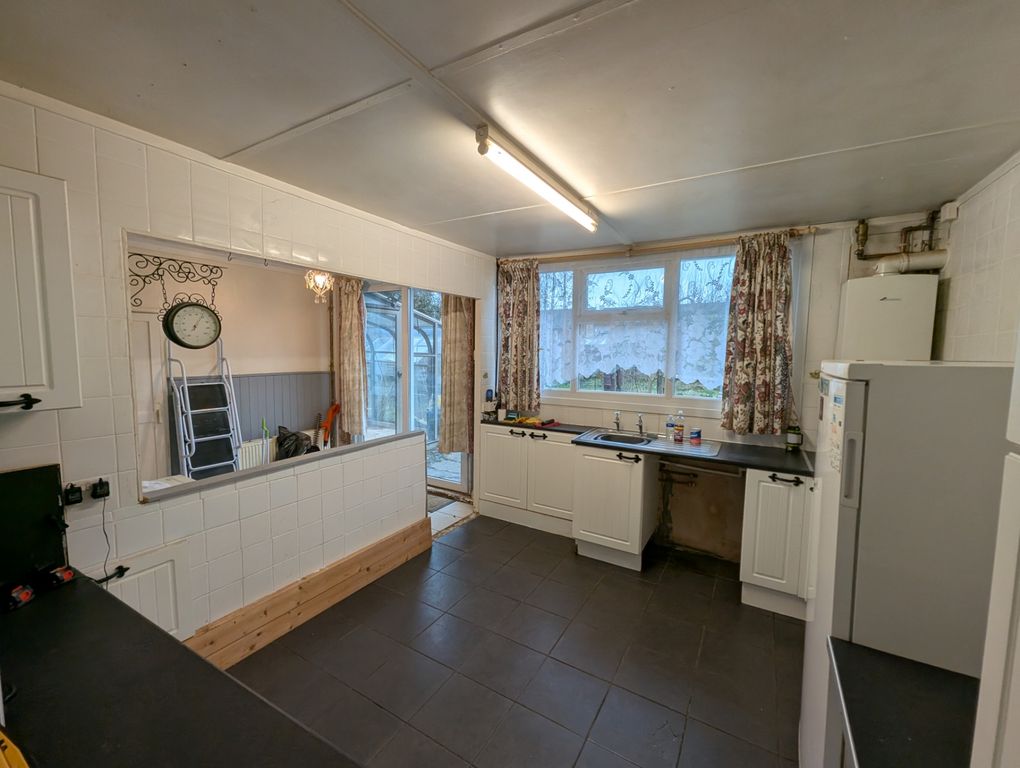 Property photo 2 of 10 Castle Avenue