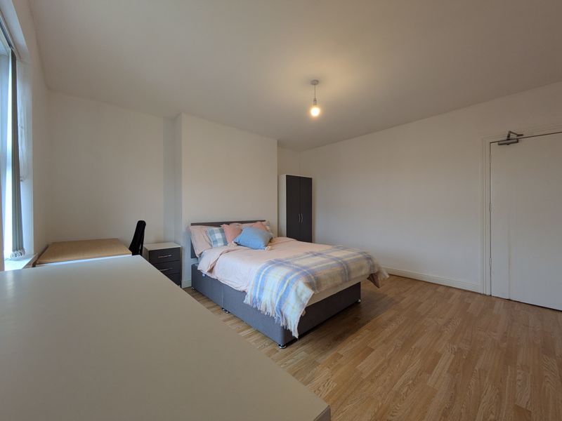 Property photo 1 of 9 Photo 8