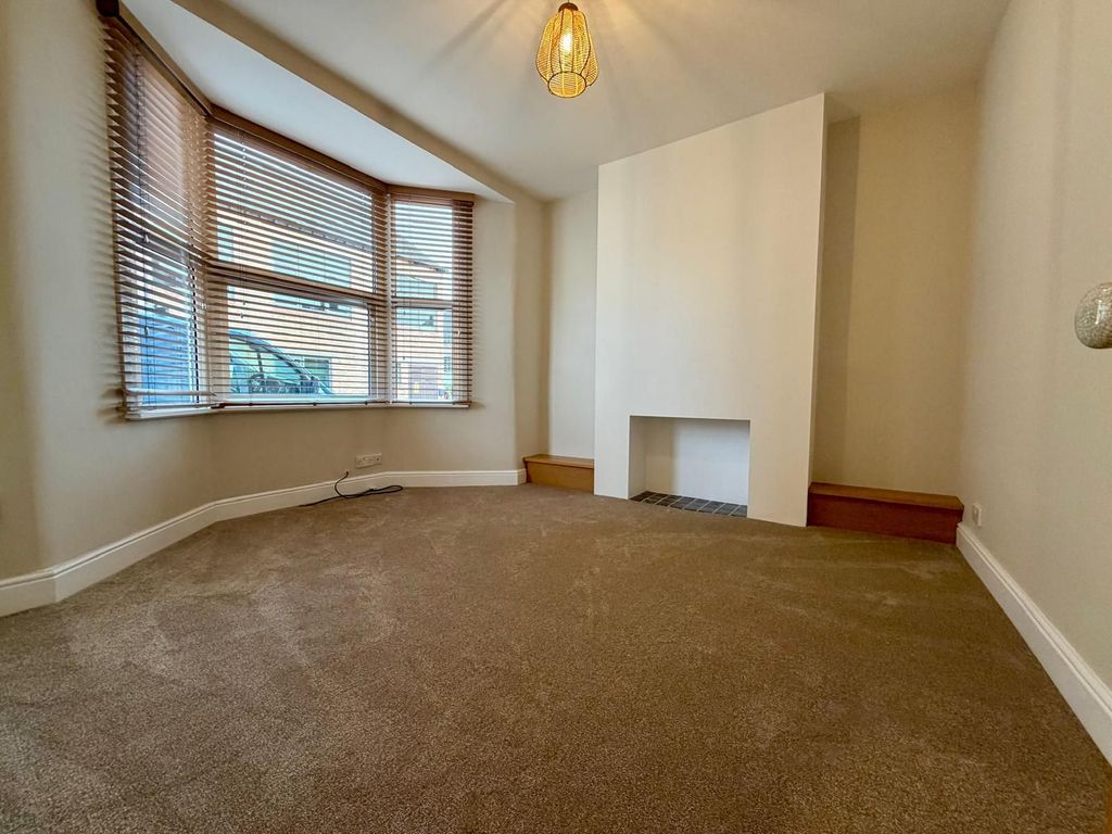 Property photo 2 of 37