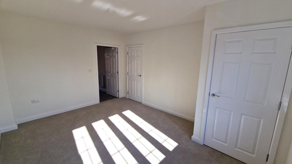 Property photo 3 of 43 Bedroom