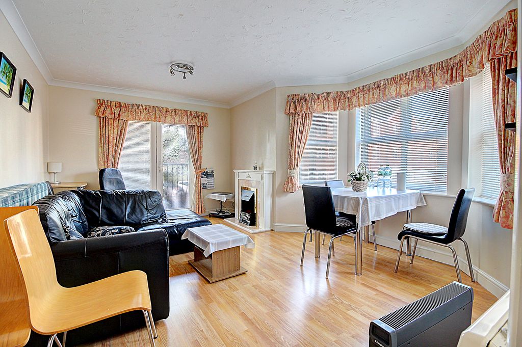 Property photo 2 of 9 Lounge