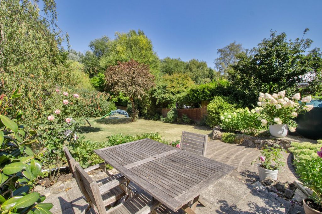 Property photo 2 of 19 Gardens