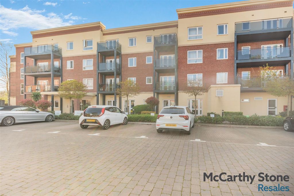 Property photo 1 of 18 8687091-Exterior04.Jpg
