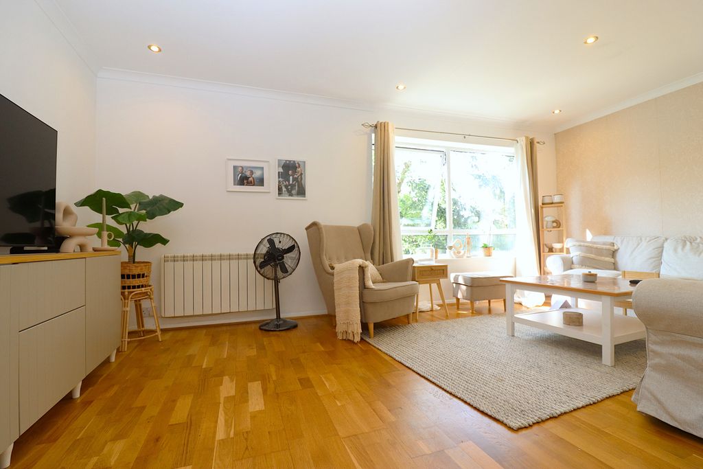 Property photo 1 of 6 Img_9097