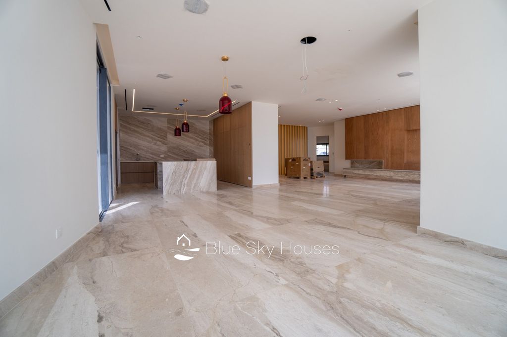 Property photo 2 of 56