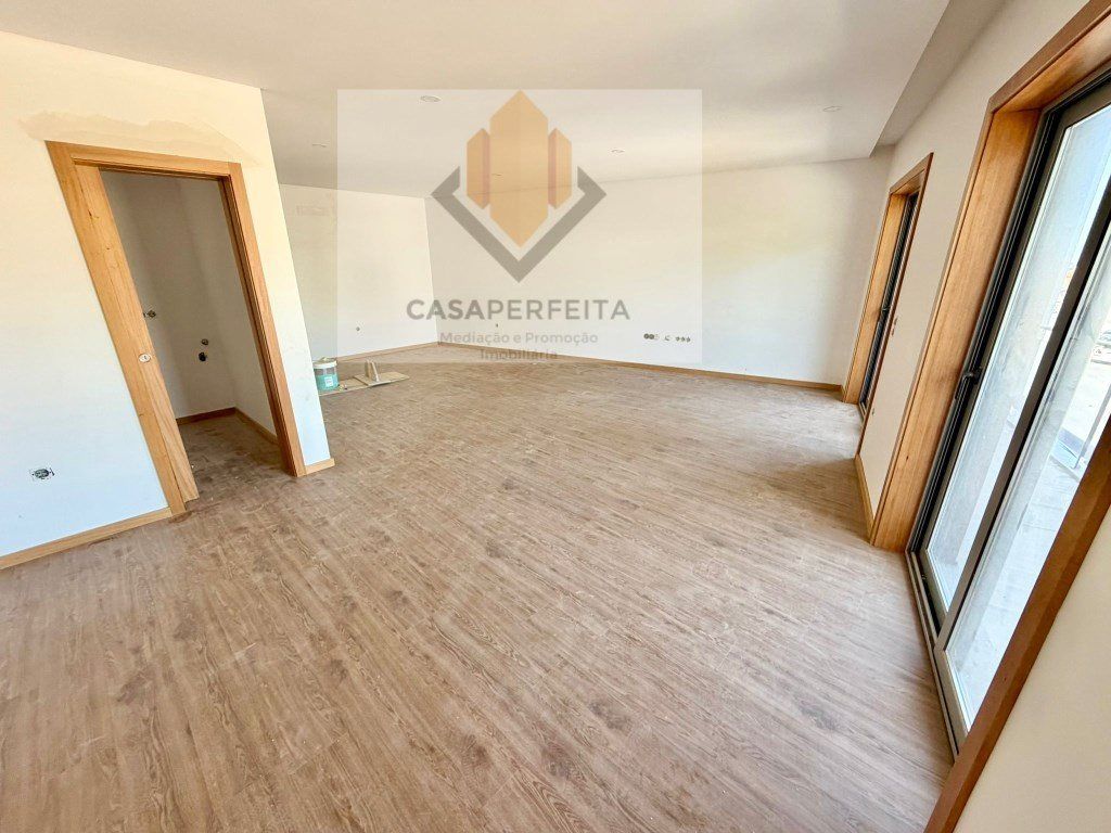 Property photo 2 of 27