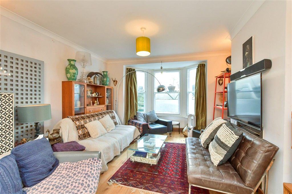 Property photo 2 of 15 Lounge