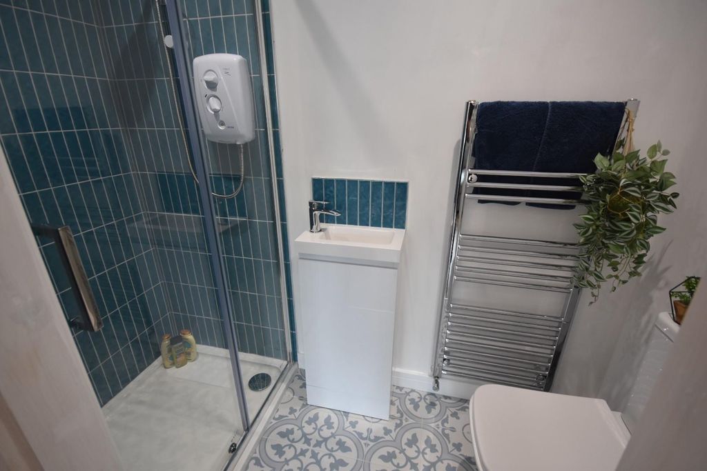 Property photo 3 of 17 Shower Room