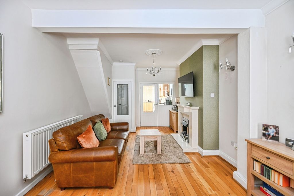 Property photo 3 of 13 Pbox-Img.Jpg