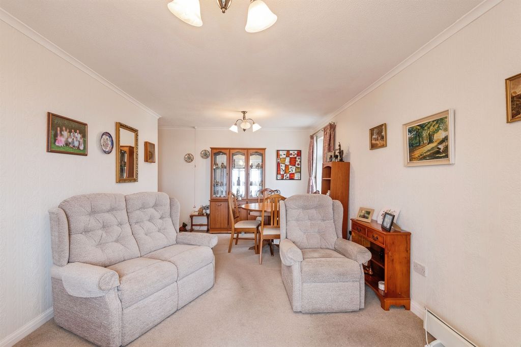 Property photo 3 of 12