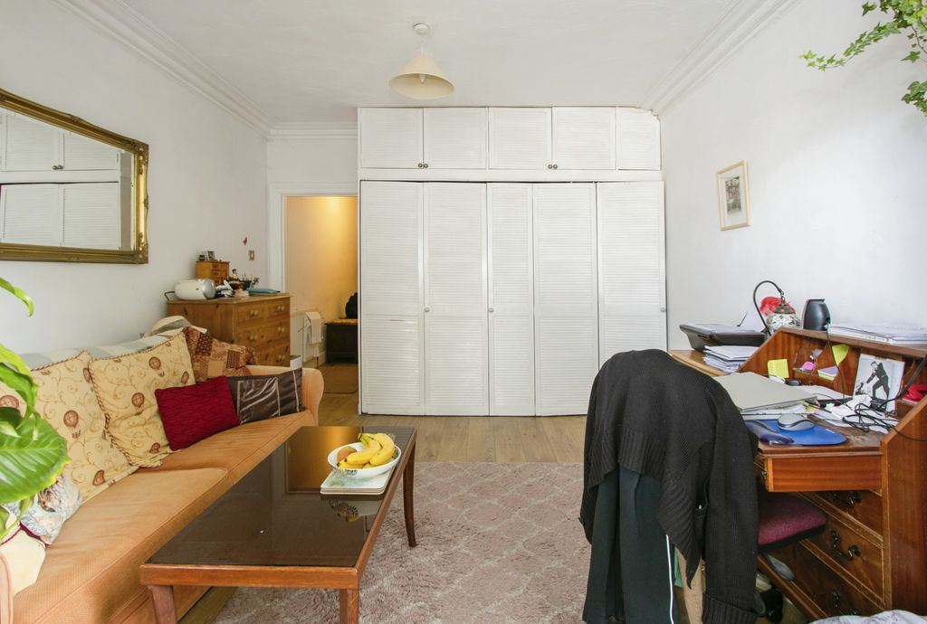Property photo 3 of 6