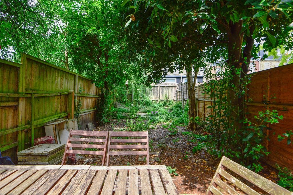 Property photo 3 of 20 Garden