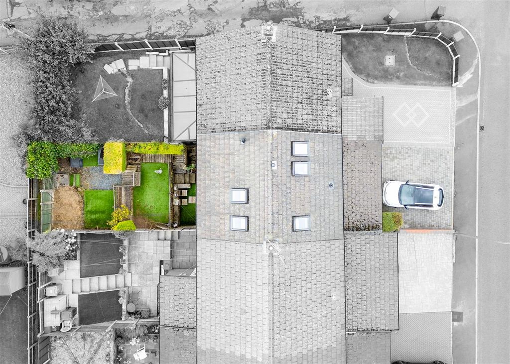 Property photo 2 of 28 Rear Garden