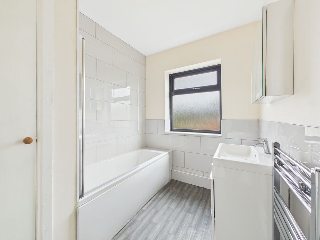 Property photo 3 of 8 Cam03519G0-Pr0463-Still004