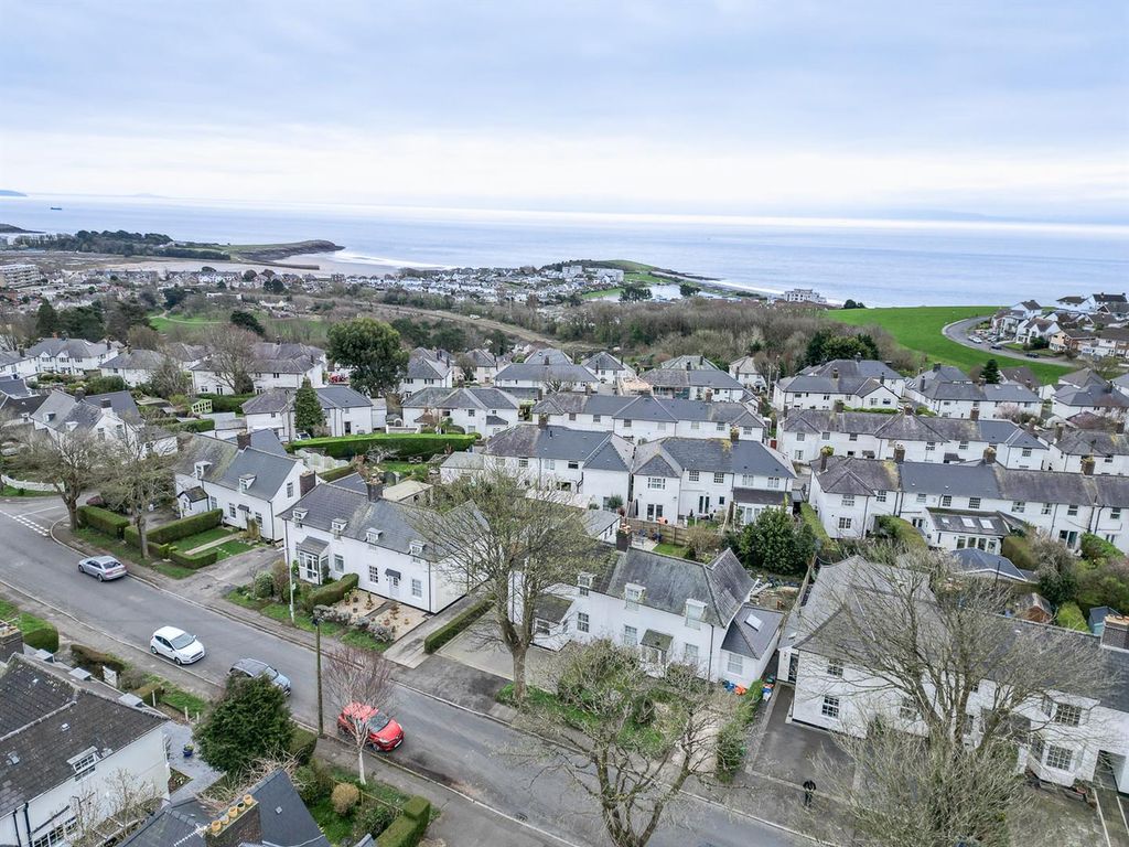 Property photo 2 of 31