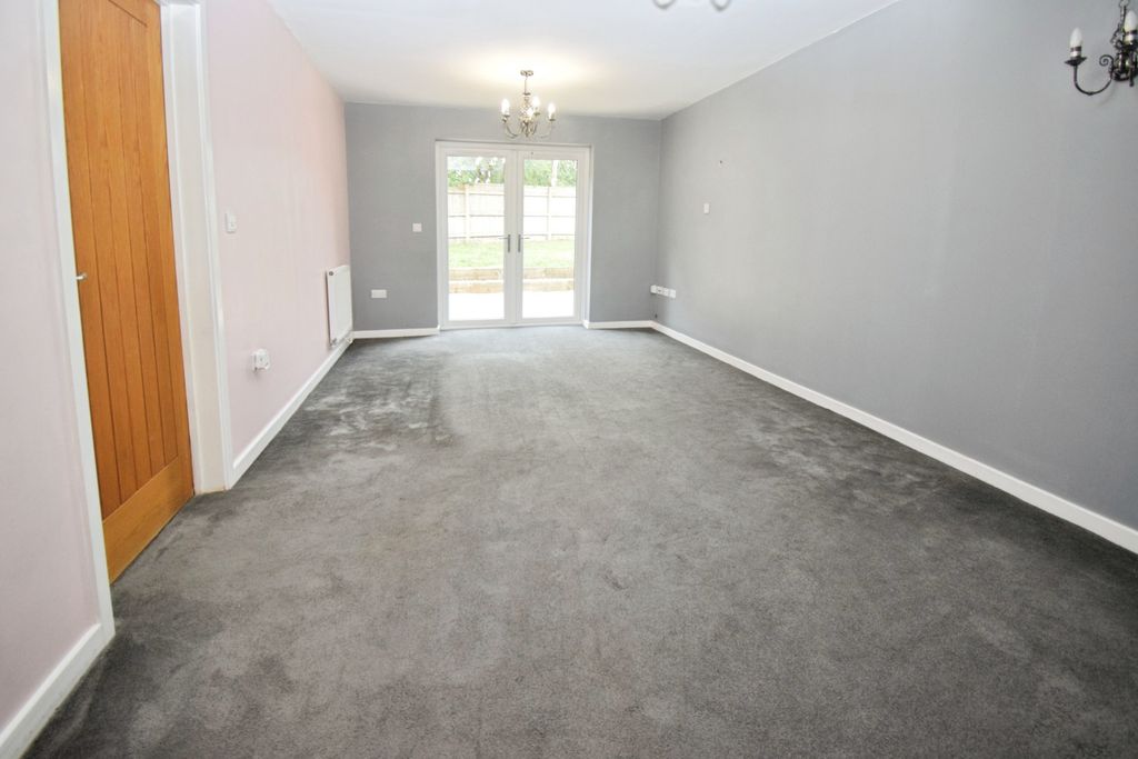 Property photo 2 of 14 128B8F34-Living 20Room