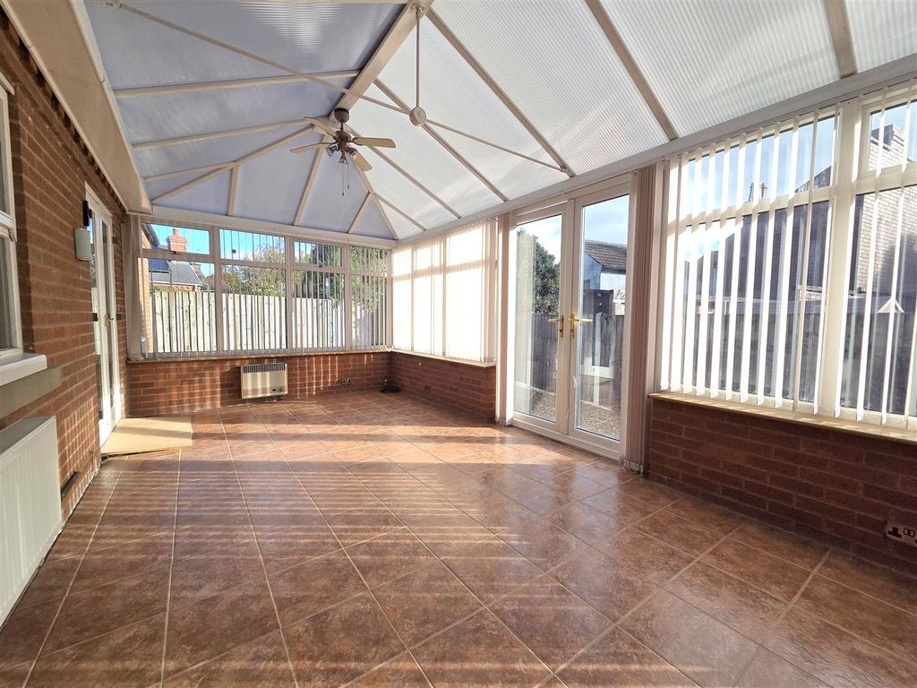 Property photo 3 of 14 Conservatory