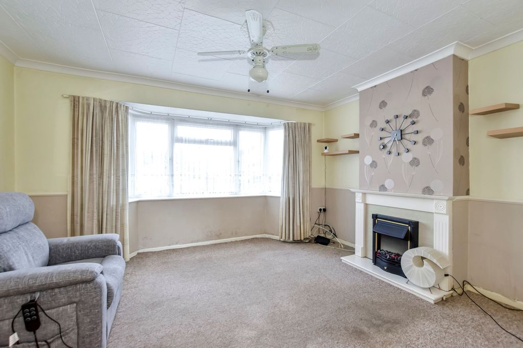 Property photo 2 of 24