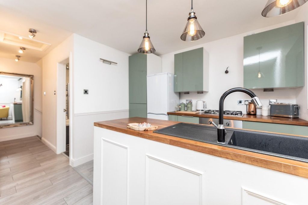 Property photo 3 of 7 Kitchen.Jpg