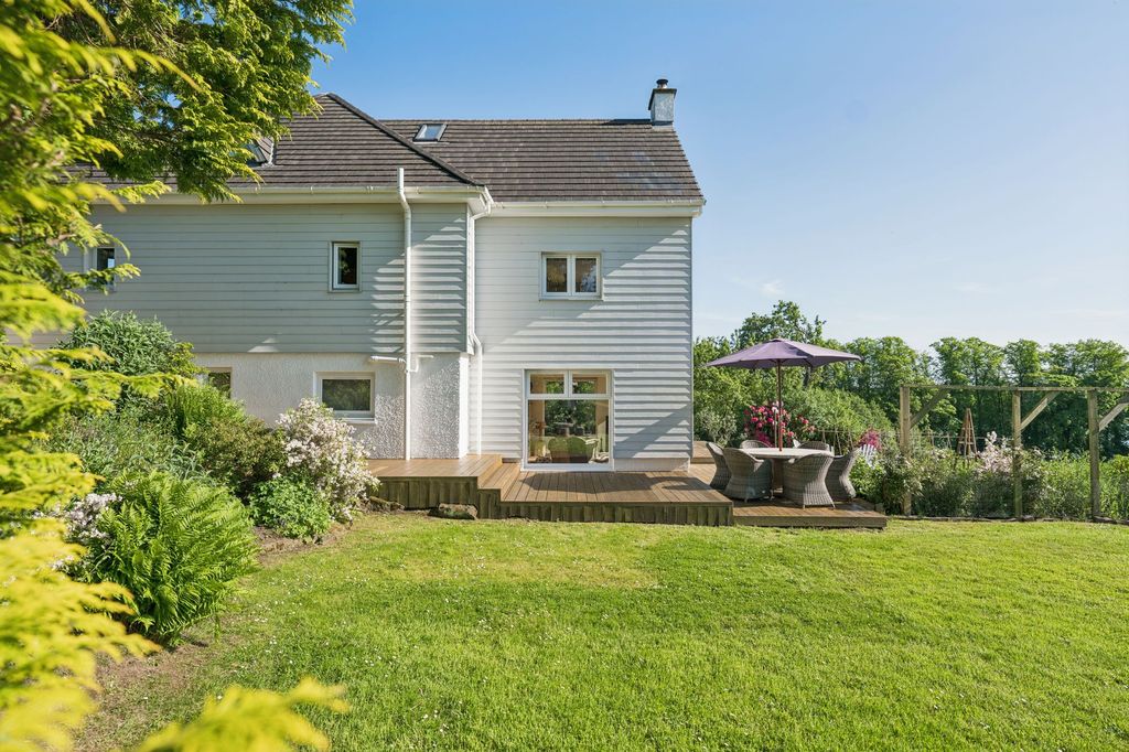 Property photo 3 of 52