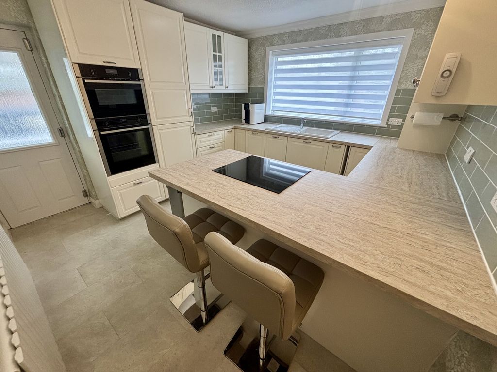 Property photo 2 of 25