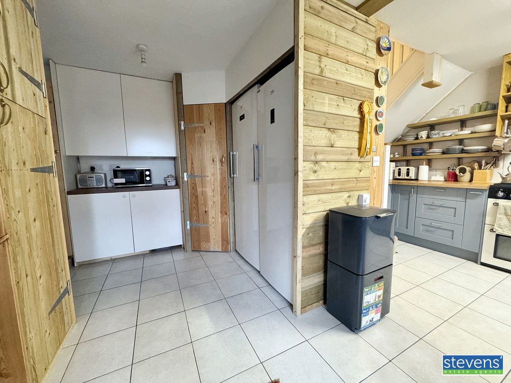 Property photo 2 of 18 Image00007