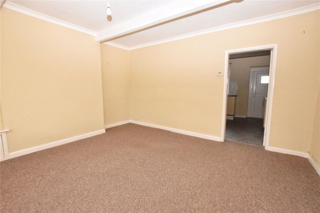 Property photo 3 of 12 Lounge