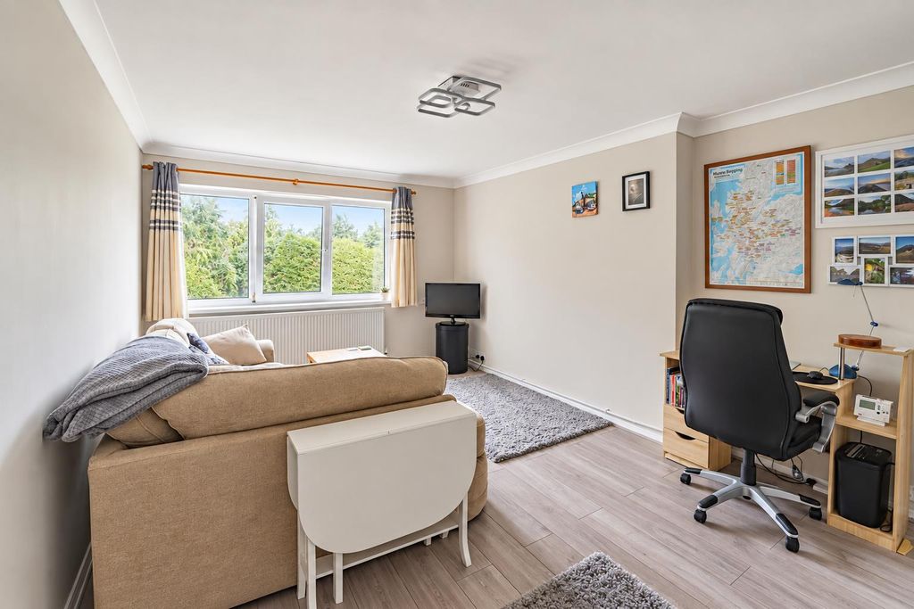 Property photo 2 of 14 E909B34E-Edf4-4B6B-A452-cc93ba7Cf806.Png
