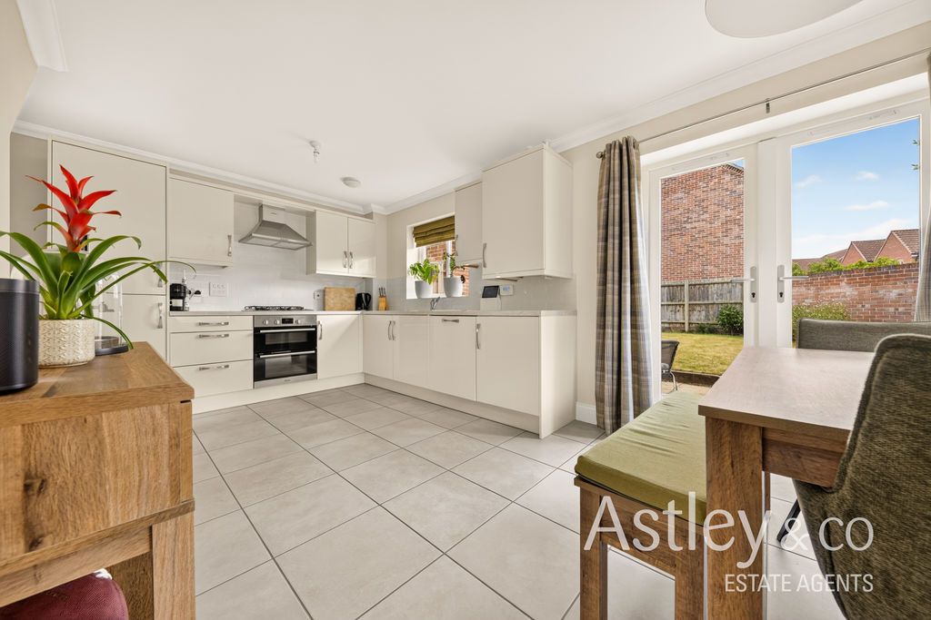 Property photo 2 of 19 Kitchen