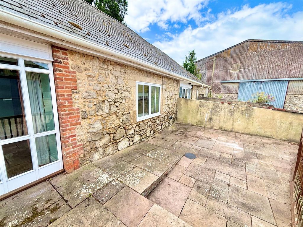 Property photo 3 of 19 Front Garden 1.Jpg
