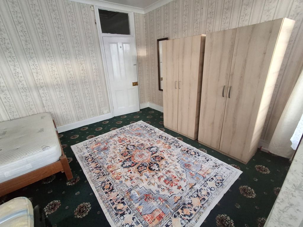 Property photo 1 of 9 Two Bedroom First Floor Flat Close To Manor Park Station-