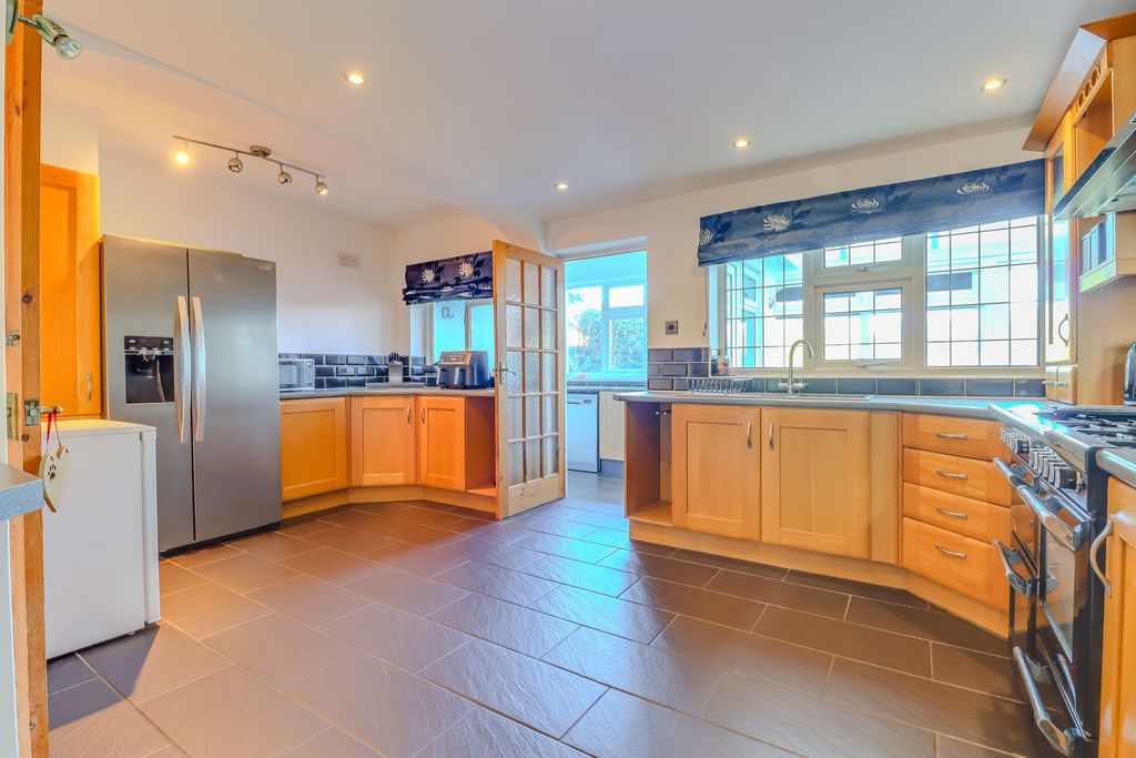 Property photo 3 of 23